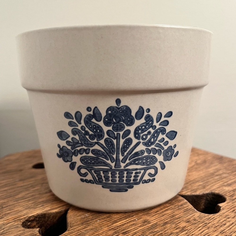 Vintage pot planter Blue Floral Design Ceramic Pot Blue and white - Picture 1 of 3